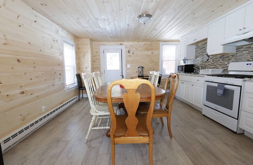 Tannersville Ski Chalet | Modern Sauna 8BR Sleeps 284+ HOT tub Just 5 mins to Hunter Mountain