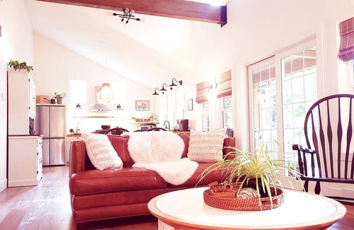 North Saanich Cottage | Modern Scandinavian Cottage near Sidney