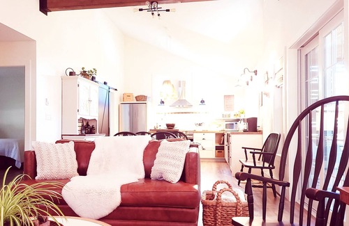 North Saanich Cottage | Modern Scandinavian Cottage near Sidney