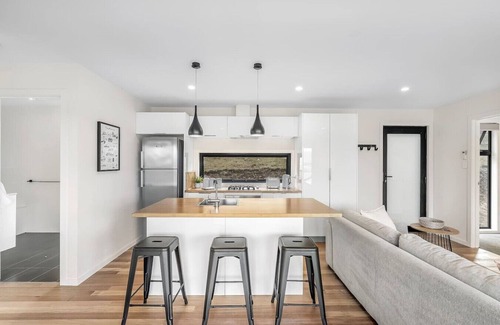 Richmond House | Modern & Scenic Valley Escape