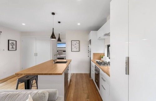 Richmond House | Modern & Scenic Valley Escape