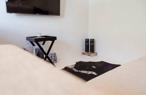 Three Anchor Bay Apartment | Modern Sea Point and City Gem