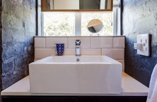 Three Anchor Bay Apartment | Modern Sea Point and City Gem