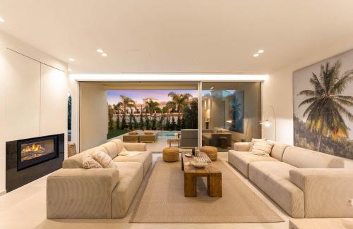Aldeia House | Modern Sea View Villa, Heated Pool,Rooftop Jacuzzi Outdoor Kitchen 12min faro Airport