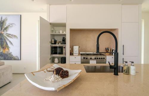 Aldeia House | Modern Sea View Villa, Heated Pool,Rooftop Jacuzzi Outdoor Kitchen 12min faro Airport