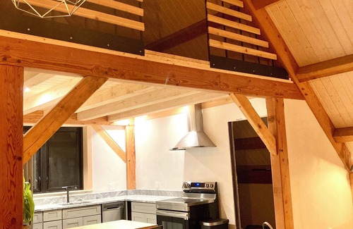 Kittery Apartment | Modern Seacoast Loft. Walk to Portsmouth & Kittery!