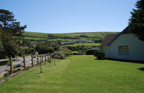 Croyde House | Modern Seaside Cottage- short walk to beach
