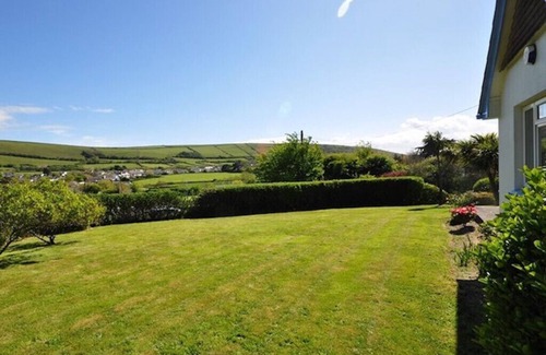 Croyde House | Modern Seaside Cottage- short walk to beach