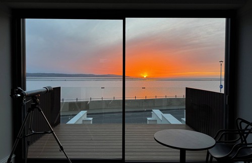 Irby House | Modern Seaside Townhouse in West Kirby with Amazing Views!