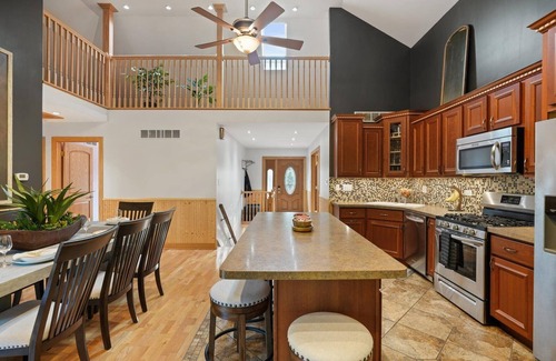 Necedah Cabin | Modern, secluded luxury cabin near Castle Rock & Petenwell Lakes + Wisc. Dells