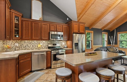 Necedah Cabin | Modern, secluded luxury cabin near Castle Rock & Petenwell Lakes + Wisc. Dells