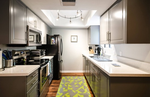 Oak Creek Condo | Modern Sedona Red Rock Retreat- Pool, Jacuzzi