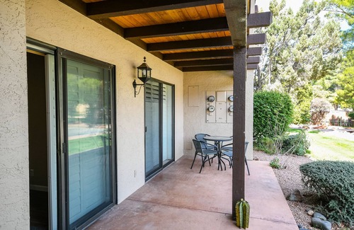 Oak Creek Condo | Modern Sedona Red Rock Retreat- Pool, Jacuzzi
