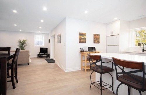 Georgetown Apartment | Modern, Self Contained Suite with Private Entrance, free parking and WIFI
