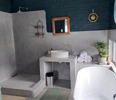 Beacon Bay Apartment | Modern Serene Apartment