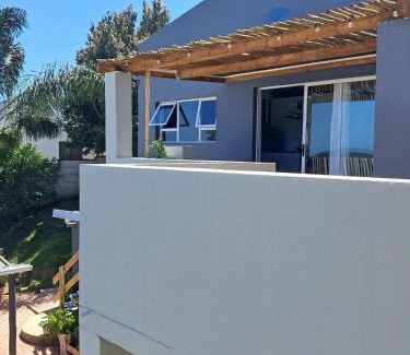 Beacon Bay Apartment | Modern Serene Apartment