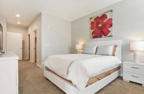 Menlo Park Condo | Modern Silicon Valley Condos with Rooftop Lounge and Pool