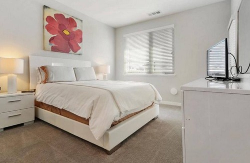 Menlo Park Condo | Modern Silicon Valley Condos with Rooftop Lounge and Pool