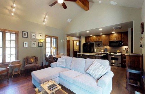 Tamarack Resort Cottage | Modern ski-in/ski-out cottage with gas grill & outdoor fire with log seats