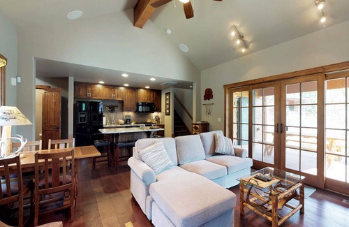 Tamarack Resort Cottage | Modern ski-in/ski-out cottage with gas grill & outdoor fire with log seats