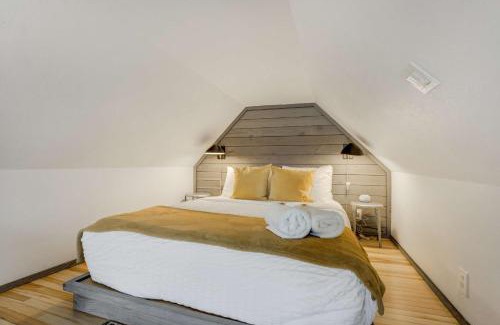 Downtown Colorado Springs Apartment | Modern Slate Stylish Loft w Private Balcony