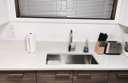 Avondale Apartment | MODERN-SLEEK-BRIGHT Avondale Apartment...Ideal Northside Location
