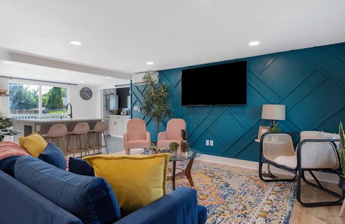 Richland House | Modern, Sleek, Comfortable & Pet Friendly!