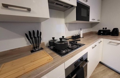 Thorpe Satchville House | Modern - Sleeps 5 - Free Parking - 10 mins to City Centre