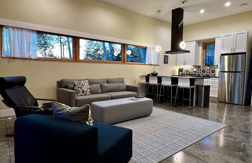 Crested Butte Apartment | Modern slopeside guesthouse with spectacular views, ski-in/ski-out access, and a private hot tub. Fully equipped, beautifully maintained, and minutes from downtown Crested Butte.