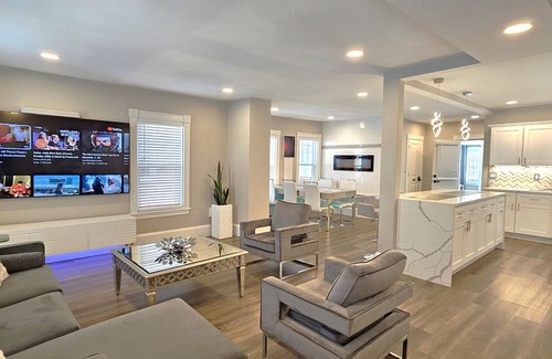South Medford House | Modern Smart Home with EV charger Near Boston & Harvard, 0.7 miles to MBTA