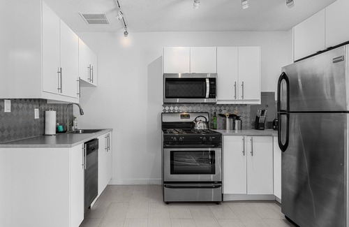 Deepwell Estates Apartment | Modern So. Palm Springs 1-bd 29+day Corp rental