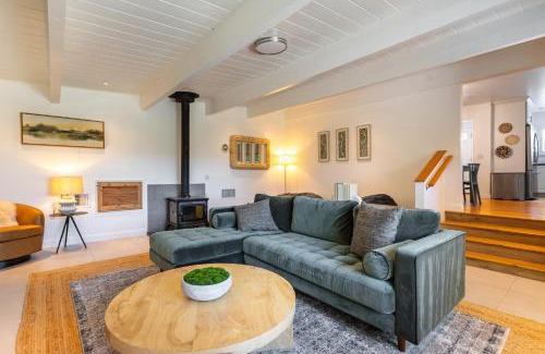 Santa Rosa House | Modern Sonoma Stay w Spacious Deck Views Prime Location Bennett