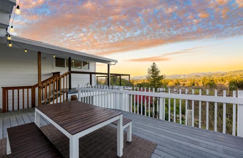Santa Rosa House | Modern Sonoma Stay w Spacious Deck Views Prime Location Bennett