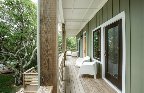 Spindrift Banks Apartment | Modern Soundfront Studio, Pier access, Sunsets, Fishing, Watersports, Beach