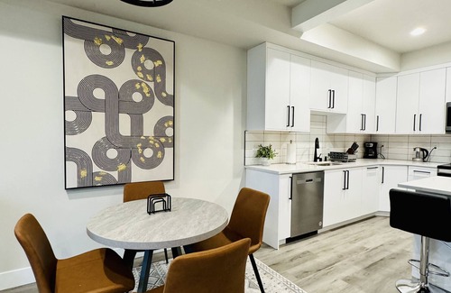Lincoln Heights House | Modern South Hill Getaway-close proximity to all of Spokane! Full amenities.