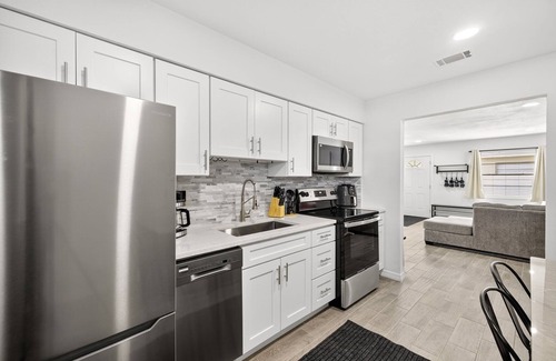 Sun Bay South Apartment | Modern South Tampa Retreat Near Beaches, Dining & Airport