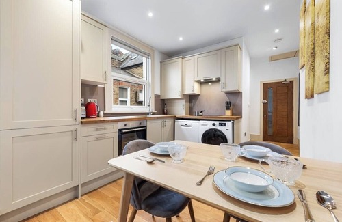 Mortlake Apartment | Modern Spacious 1 Bed Flat near Richmond Park and River Thames