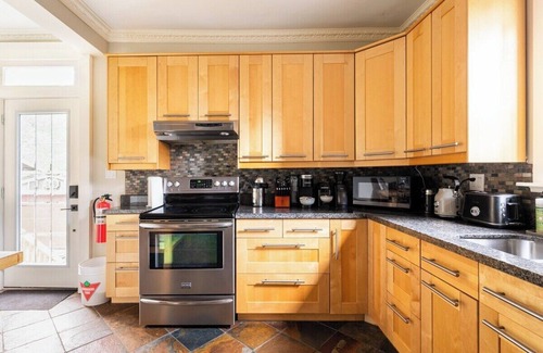 Stratford House | Modern & Spacious 1908 Home