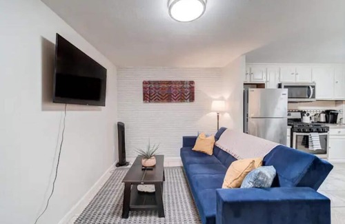 Canarsie Apartment | Modern spacious 2 BD Getaway in vibrant Canarsie Brooklyn with Parking