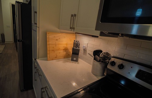 The Galleria Apartment | Modern Spacious 2-bedroom apartment in central Houston River oaks