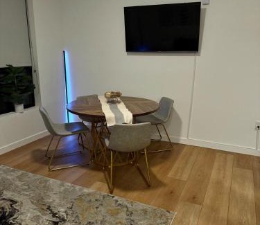 Dwight Apartment | Modern & Spacious 2BR Apartment with Gym & Parking
