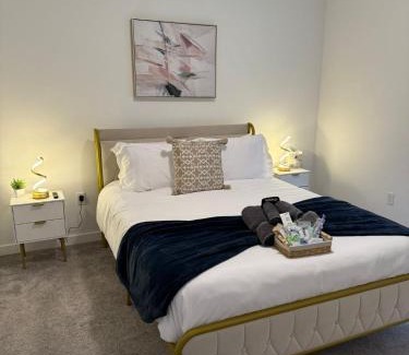 Dwight Apartment | Modern & Spacious 2BR Apartment with Gym & Parking