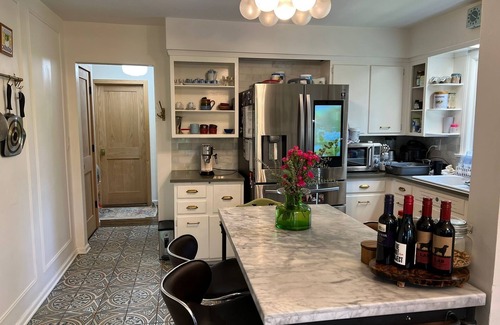 Ardsley House | Modern & Spacious 3-Bedroom Home Family-Friendly Fireplace Patio & BBQ
