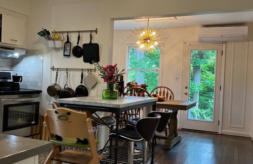 Ardsley House | Modern & Spacious 3-Bedroom Home Family-Friendly Fireplace Patio & BBQ