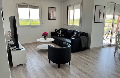 Puzol Apartment | Modern, Spacious 3BD/2BA Apt, 15 Mins to Valencia, WiFi, AC, Parking, Elevator