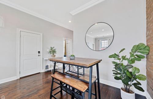 Heart of Chicago Apartment | Modern, Spacious 3br Apt Minutes To Downtown!