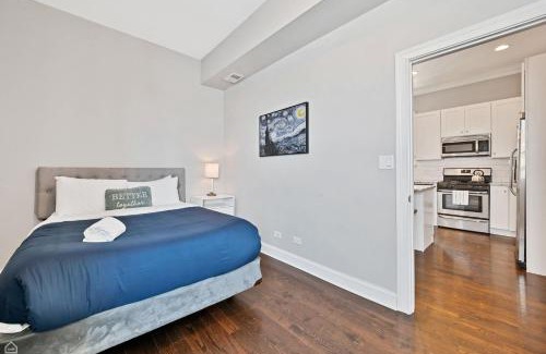 Heart of Chicago Apartment | Modern, Spacious 3br Apt Minutes To Downtown!