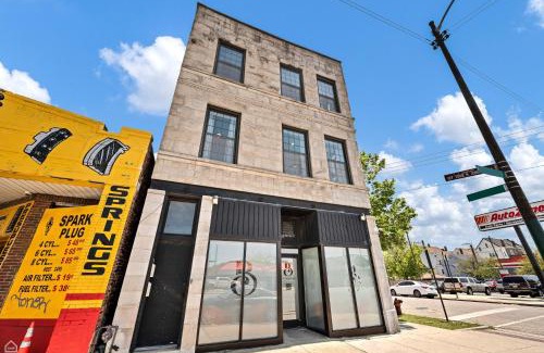 Heart of Chicago Apartment | Modern, Spacious 3br Apt Minutes To Downtown!