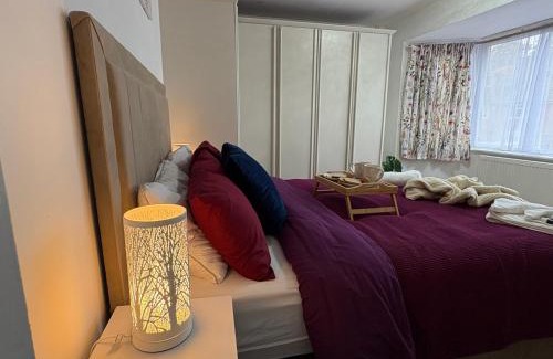 Bracknell Apartment | Modern & Spacious 3BR House Bracknell - Berkshire