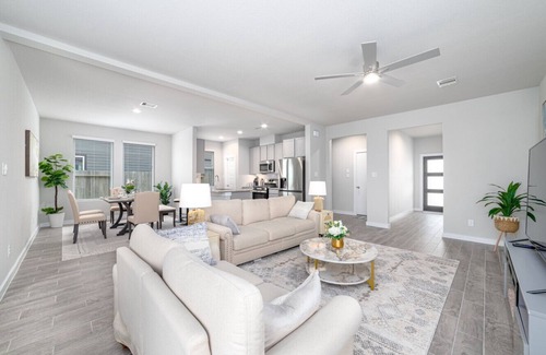 Rosenberg House | Modern & Spacious 4-Bedroom Home in Rosenberg, TX